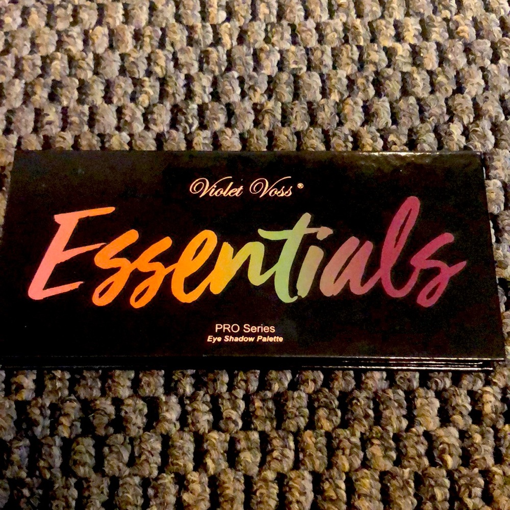Violet Voss Essentials eyeshadow palette